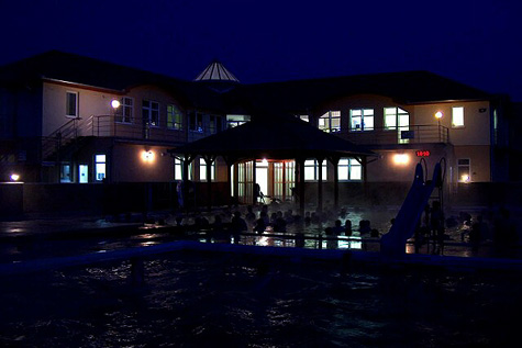 Bazény v Podhájské jsou otevřené večer…
